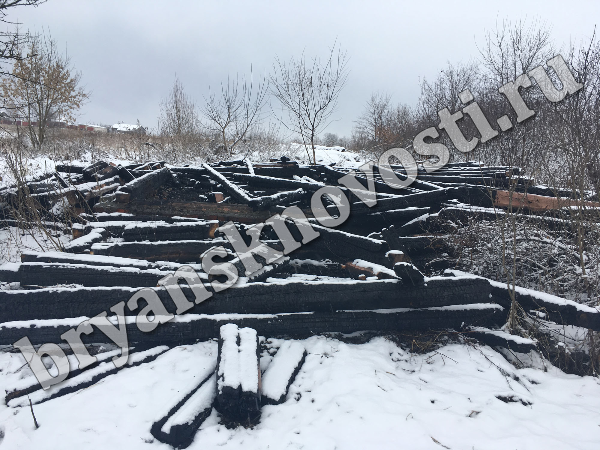 В Новозыбковском районе огонь уничтожил дом, не исключён поджог