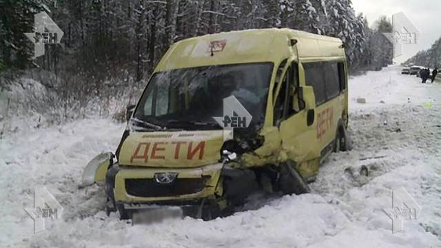 В Брянске полицейские рассказали подробности сегодняшней аварии со школьным автобусом