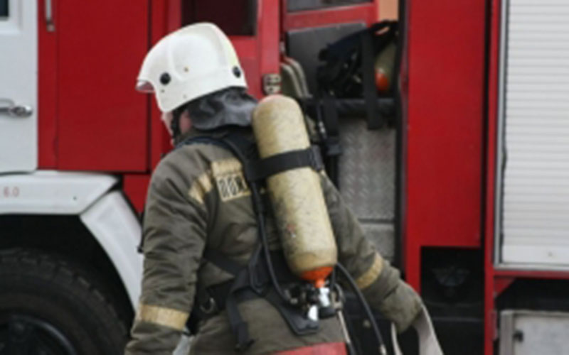 Сегодня утром в Брянске из горящей квартиры спасли человека