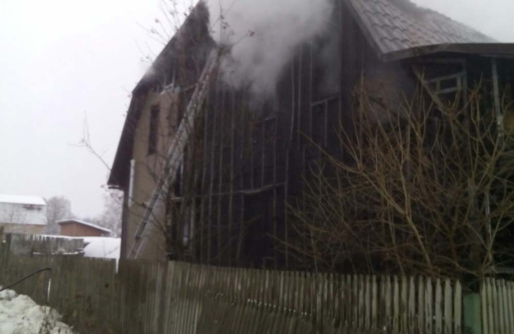 В Фокинском районе потушили пожар в частном доме