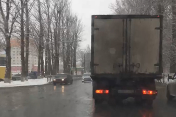 В Брянске наказали рублем водителя, устроившего мини-затор