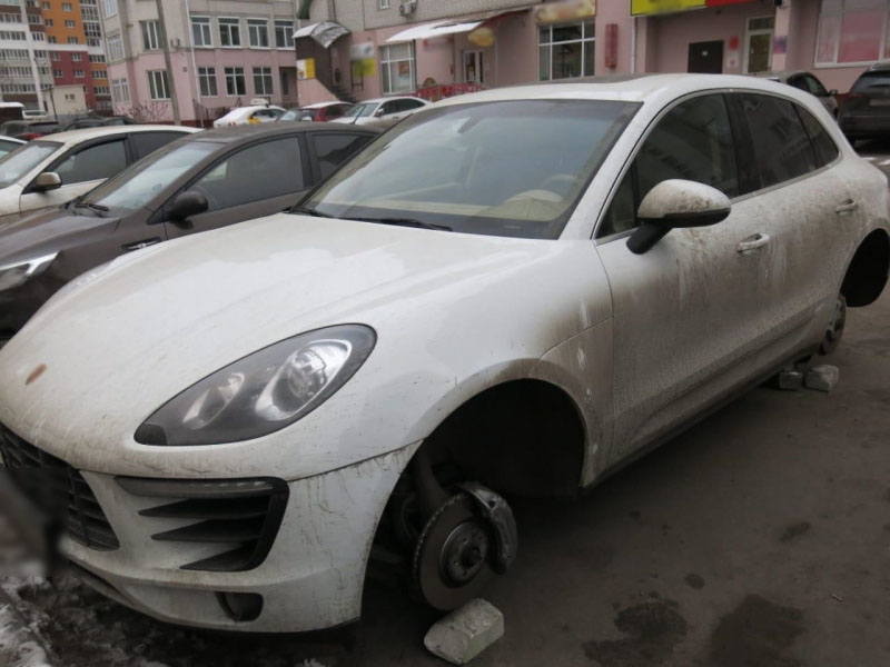 В Брянске задержали серийных похитителей автомобильных колес