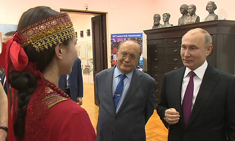 Президента Путина познакомили с брянским фольклором