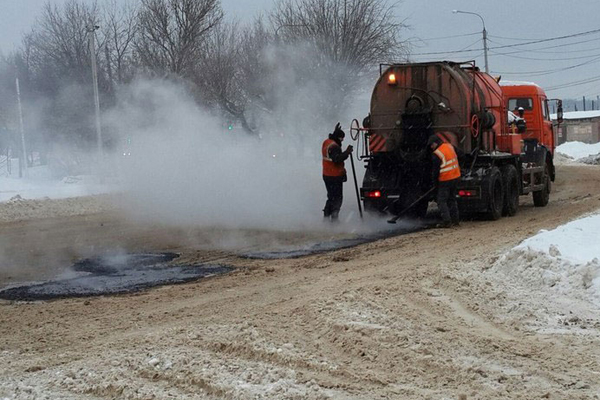 ОНФ зафиксировал около сотни дорожных ремонтов под дождем и снегом