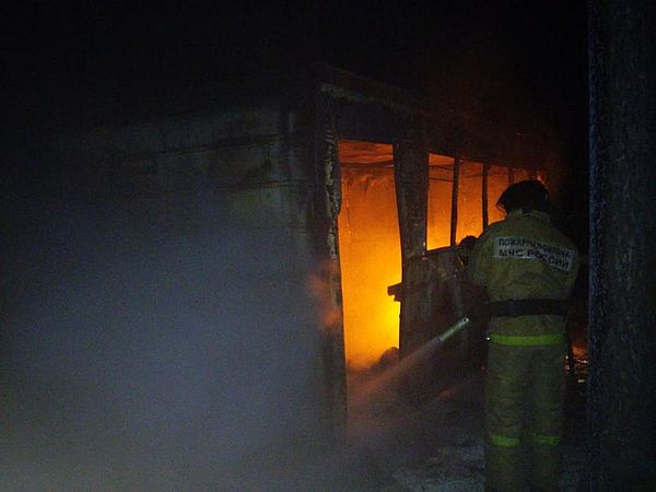 В Новозыбкове в Рождественскую ночь сгорел строительный вагончик: есть пострадавший