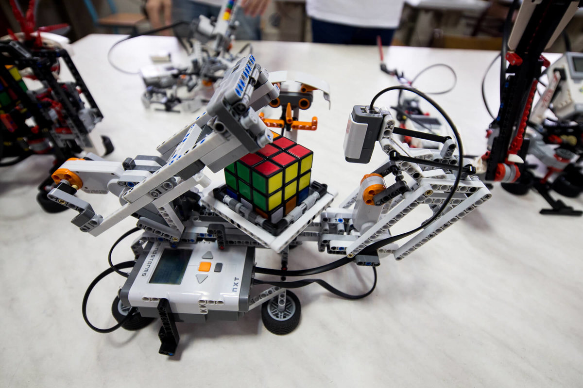 В брянских гимназиях будут изучать робототехнику
