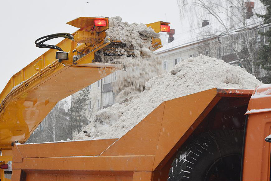 В Брянске в первую декаду января с улиц вывезли более 10 тысяч тонн снега
