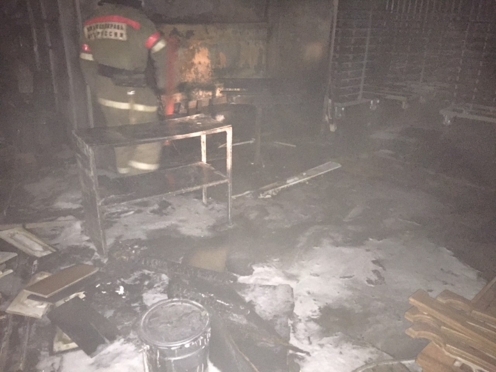 В Брянском районе сегодня горел цех по производству мебели