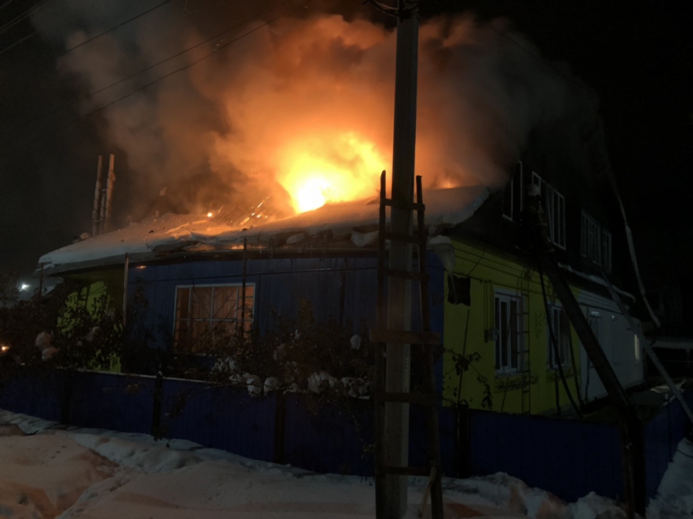 В Брянской области минувшей ночью потушили два пожара: есть пострадавший