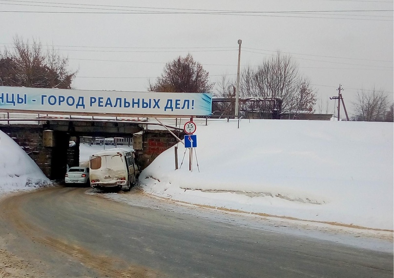 В Клинцах в ДТП под железнодорожным мостом ранены четверо