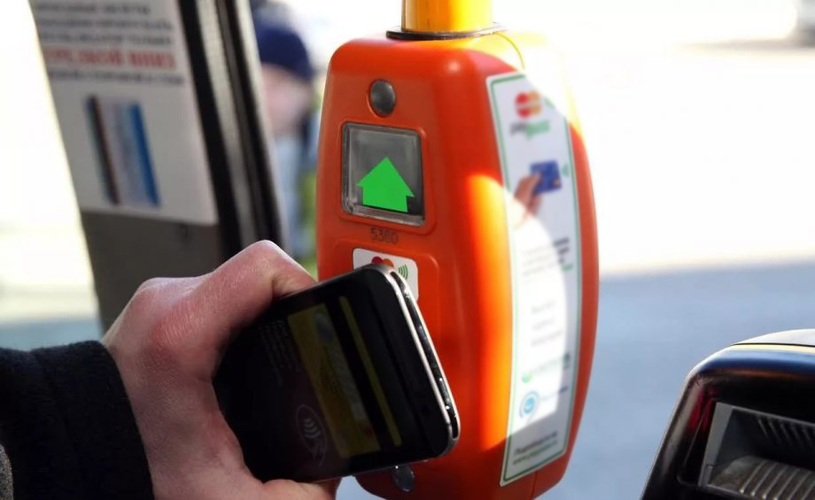 В брянских автобусах можно будет оплатить проезд со смартфона