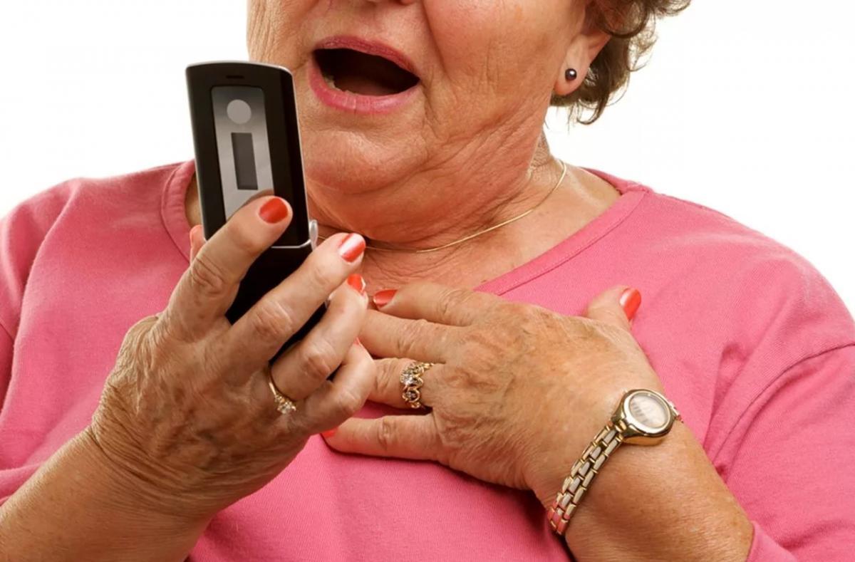 В Брянске пенсионерка перевела мошенникам почти 3 миллиона за «снятие порчи» по телефону