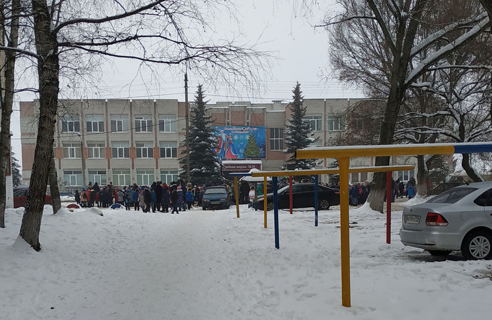 В Брянске массово эвакуируют школы и административные здания: оперативные службы молчат