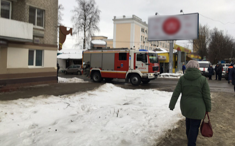 В Брянске выставили оцепление вокруг жилого дома в районе Полтинника
