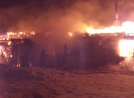 Ночью в Брасово спасатели тушили крупный пожар в частном доме