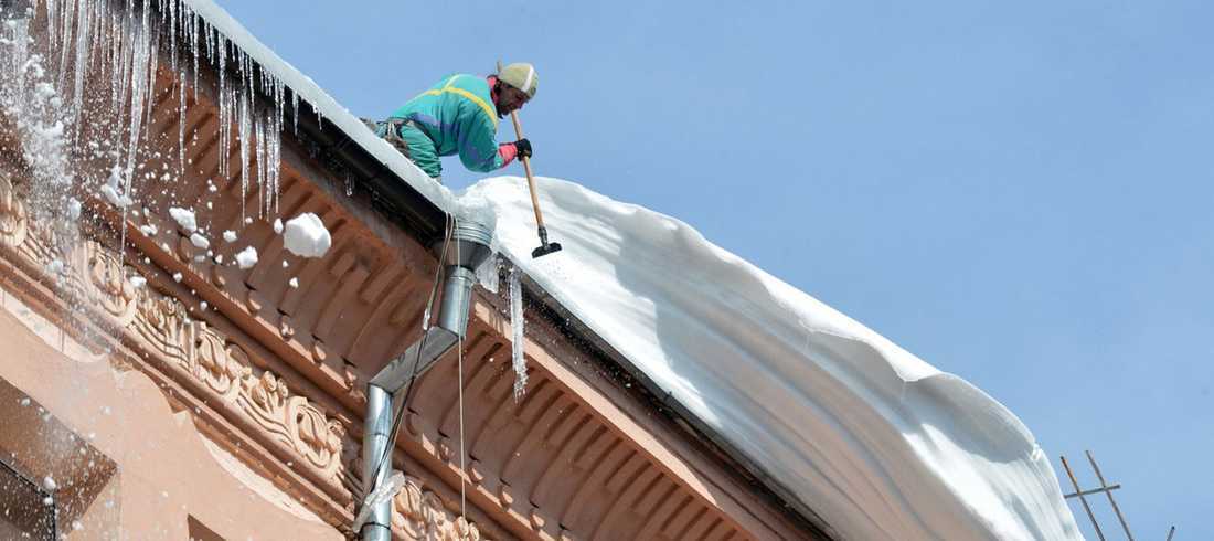 В Брянске за снег на крышах многоэтажек выписали солидные штрафы
