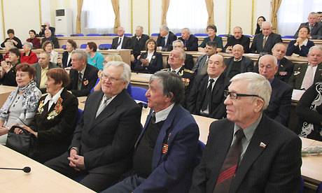 Сегодня ветеранам вручили памятные медали «75 лет освобождения Брянской области»