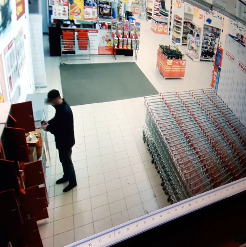 Житель Клинцов попытался вынести из магазина товар на 20000 рублей
