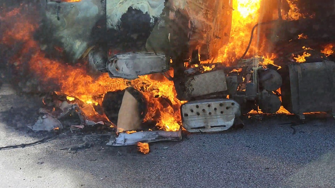 В Клинцовском районе на трассе загорелся грузовик