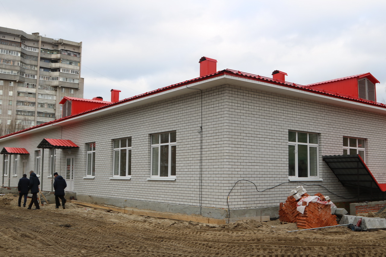 Вчера в Брянске оценили ход строительства детских садов