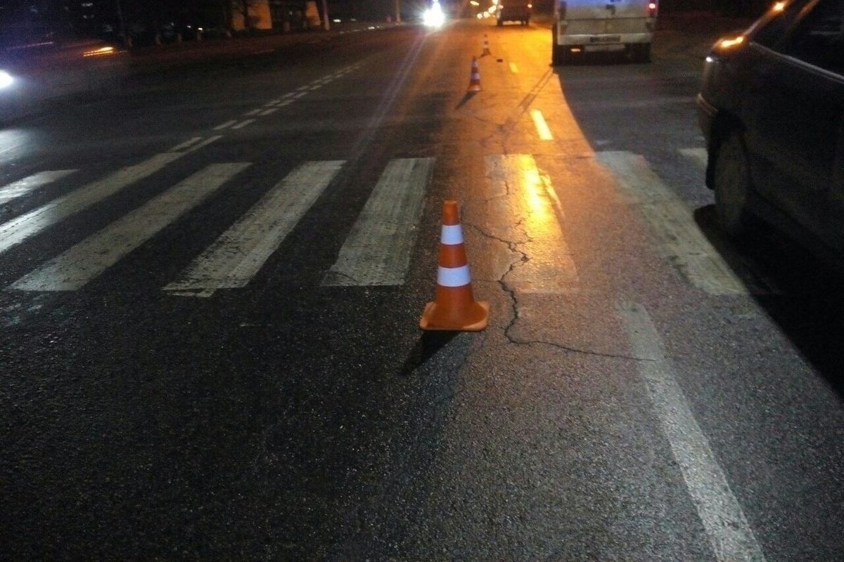 Нетрезвый пешеход попал под машину в ночном Брянске
