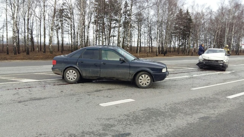 Под Брянском не разъехались две Audi, пострадали водители