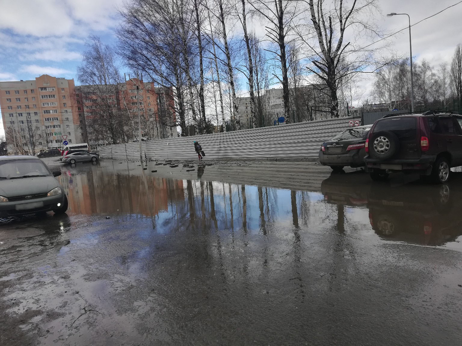 В Брянске ушла под воду дорога к школе • БрянскНОВОСТИ.RU