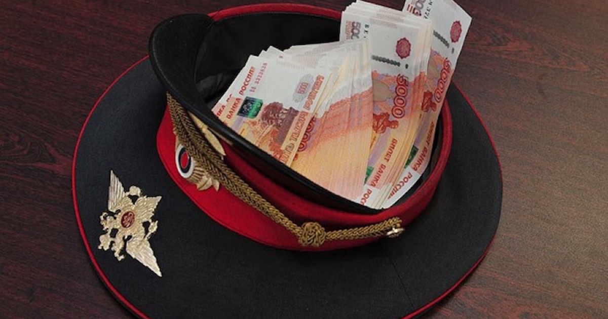 В Брянске полицейский за огромную взятку предстанет перед судом