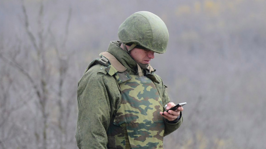 С 17 марта военнослужащим запрещено пользоваться смартфонами на службе