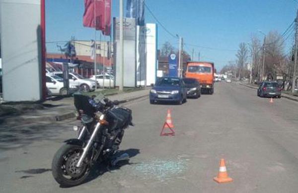 В Брянске иномарка не пропустила мотоцикл: один из водителей в больнице
