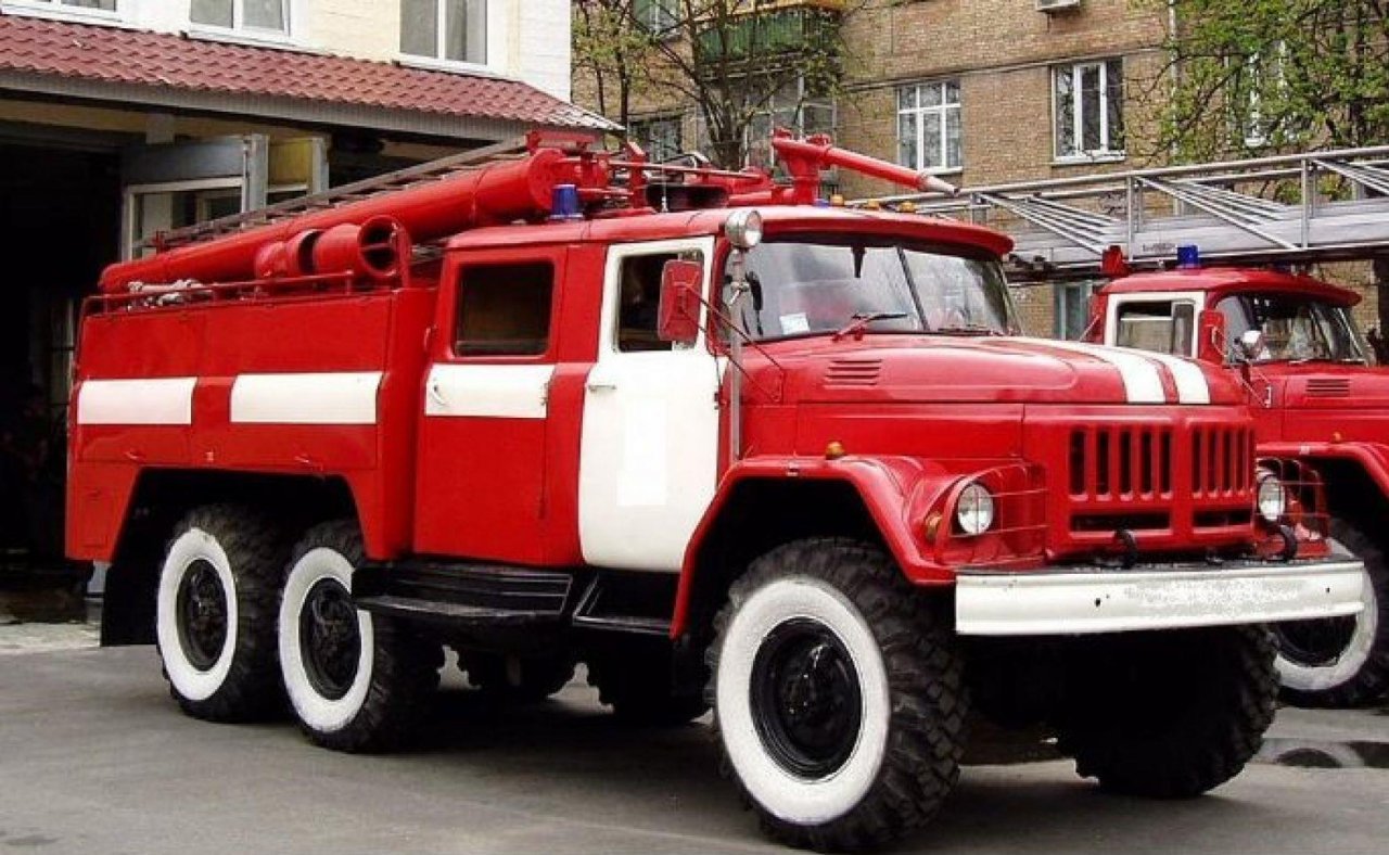 Дятьковские пожарные за считанные минуты справились с огнём