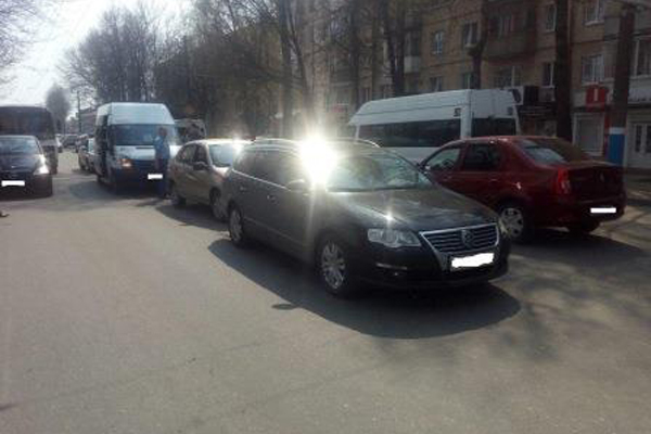 В Брянске сразу три авто стали участниками ДТП