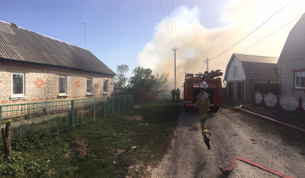 В Брянске сгорел дом: обошлось без пострадавших
