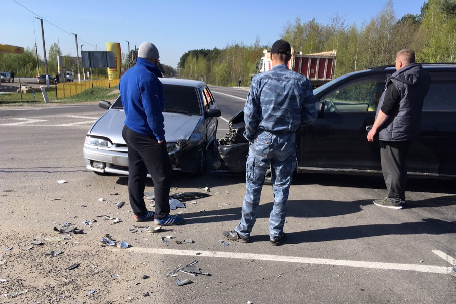 В Брянске столкнулись два авто