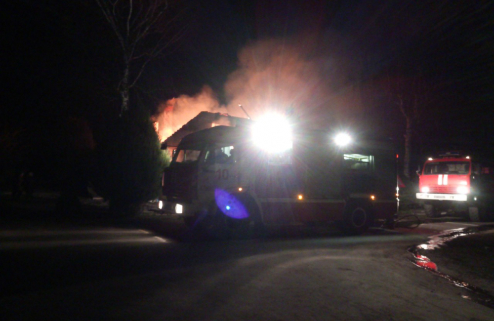 В Клинцах пожарные около получаса тушили дом