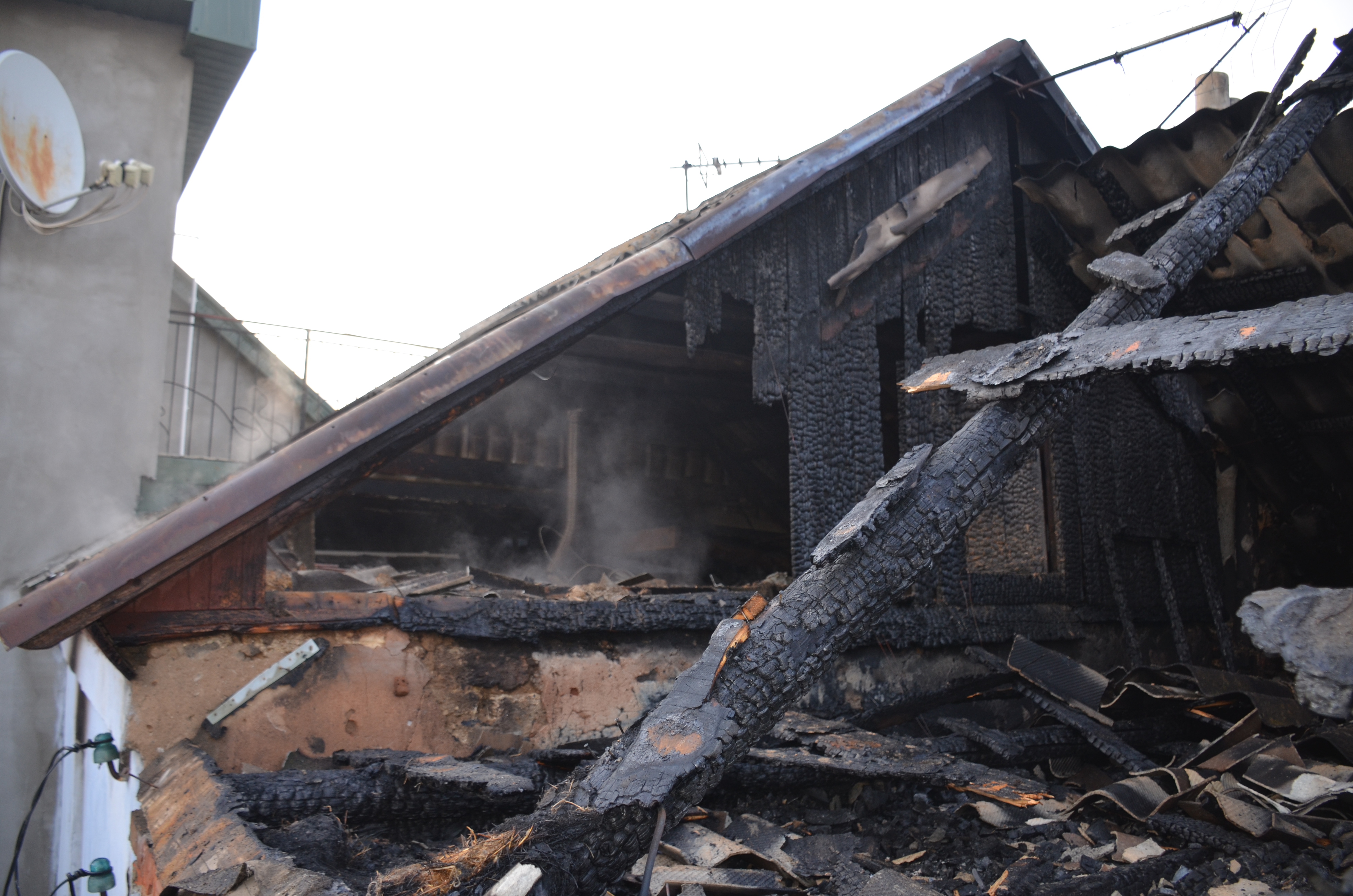 В Мглине сгорел дом, обошлось без пострадавших