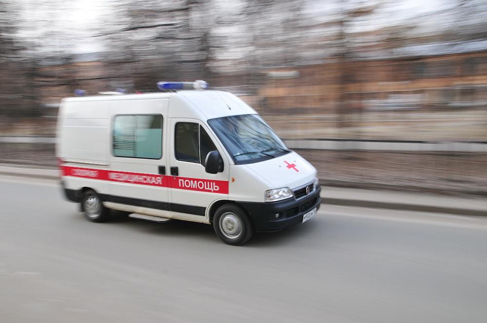 В Дубровском районе машина слетела с дороги: водитель в больнице