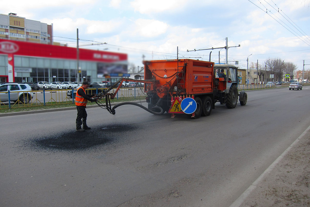 На ремонт дорог в Брянске вышли установки «Белта» 