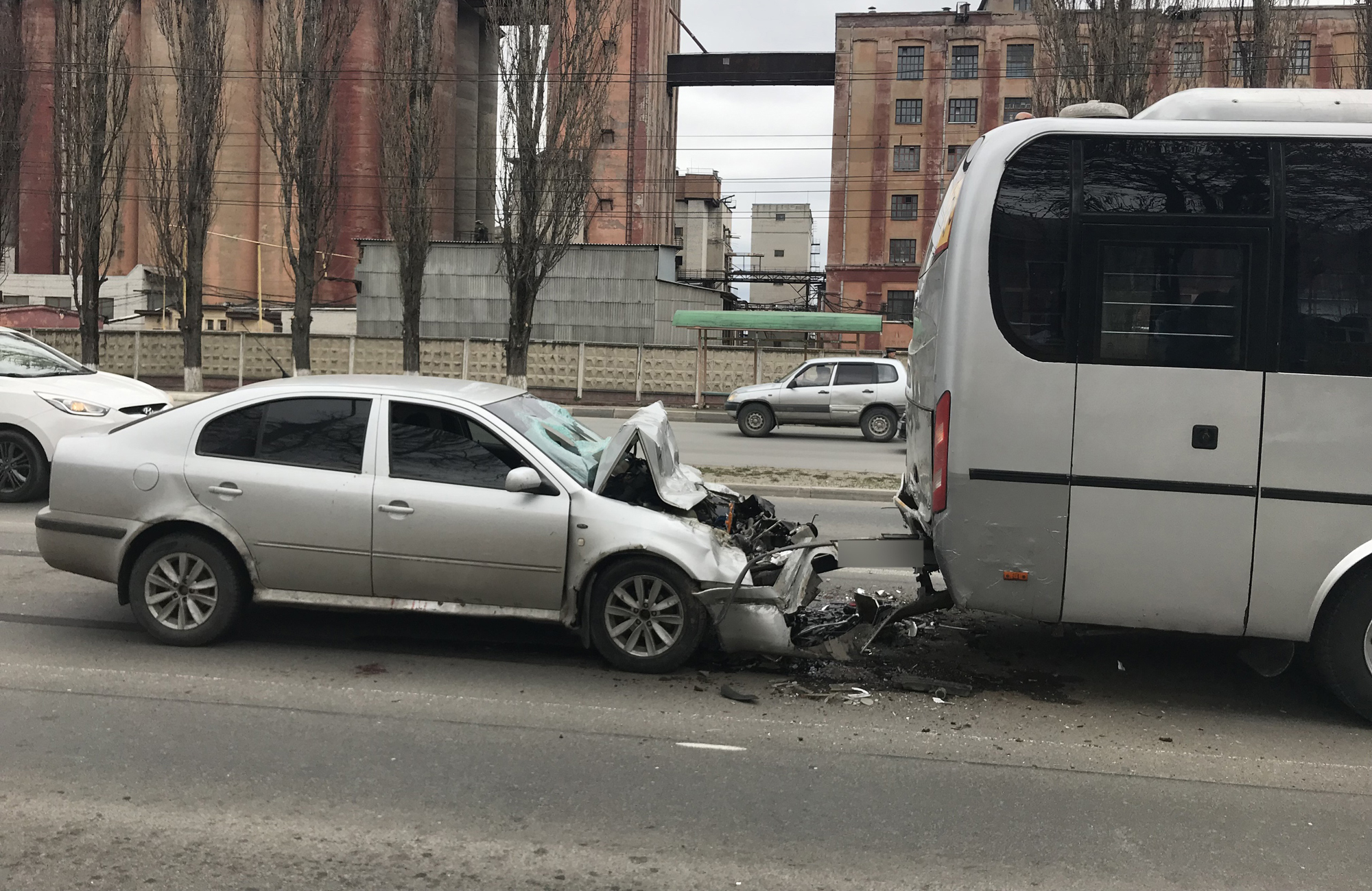 В Брянске автолюбитель без прав протаранил автобус