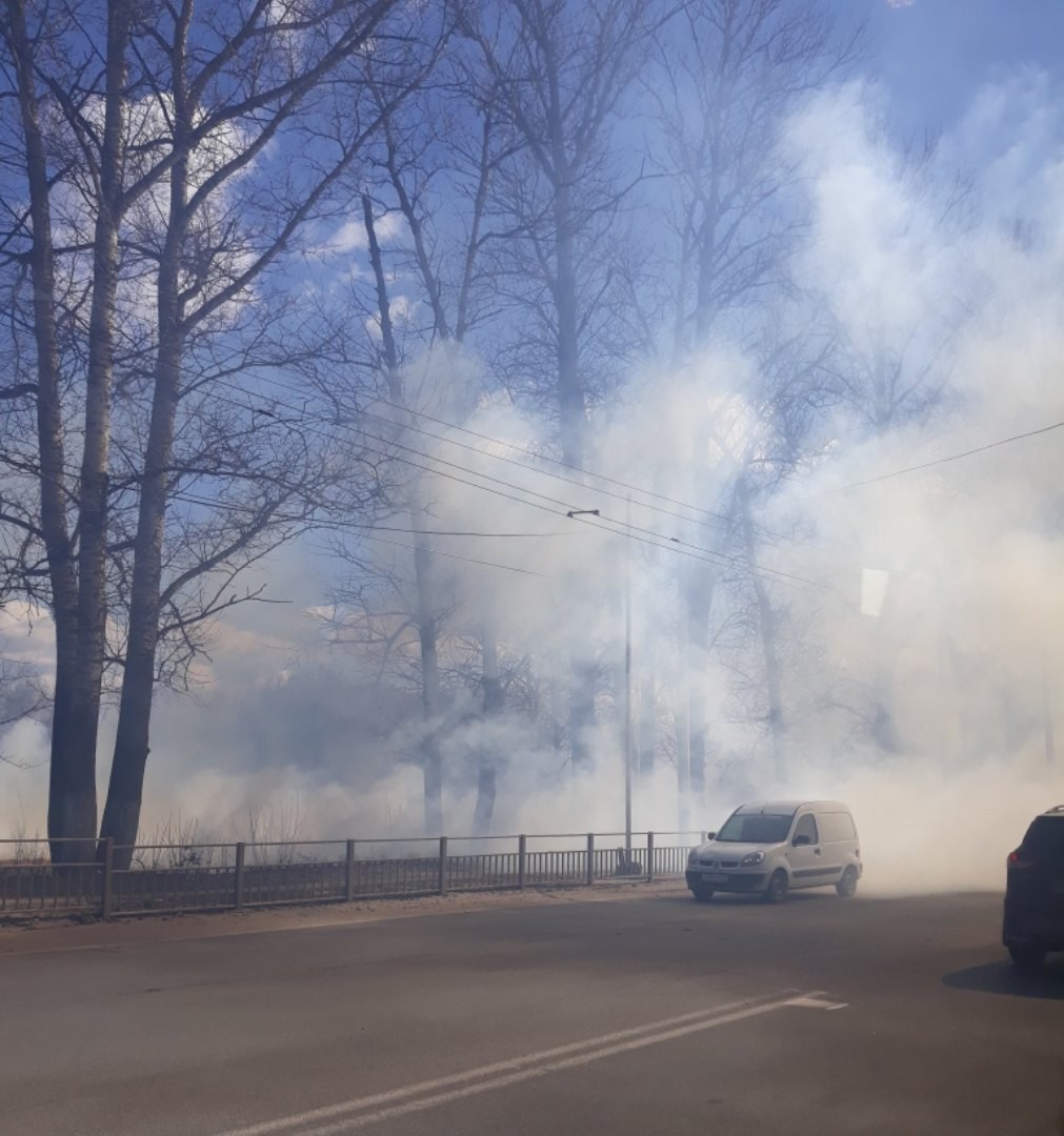 В Брянске дым создаёт препятствие автомобилистам