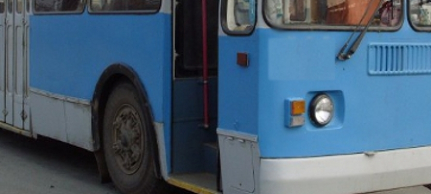 В Брянске на перекрёстке сбили водителя троллейбуса