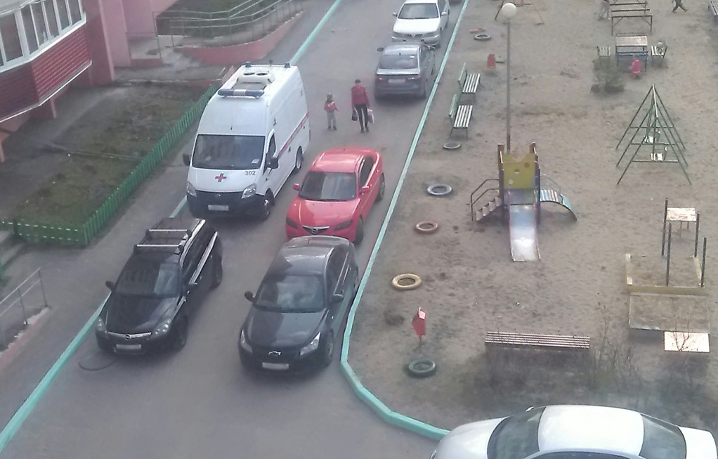В Брянске автохам перекрыл дорогу карете скорой помощи