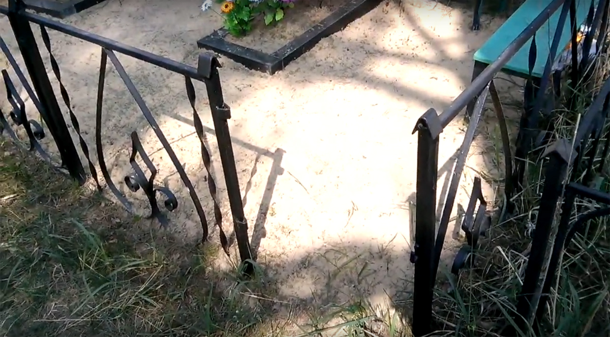 В Жуковке вандалы разгромили кладбище