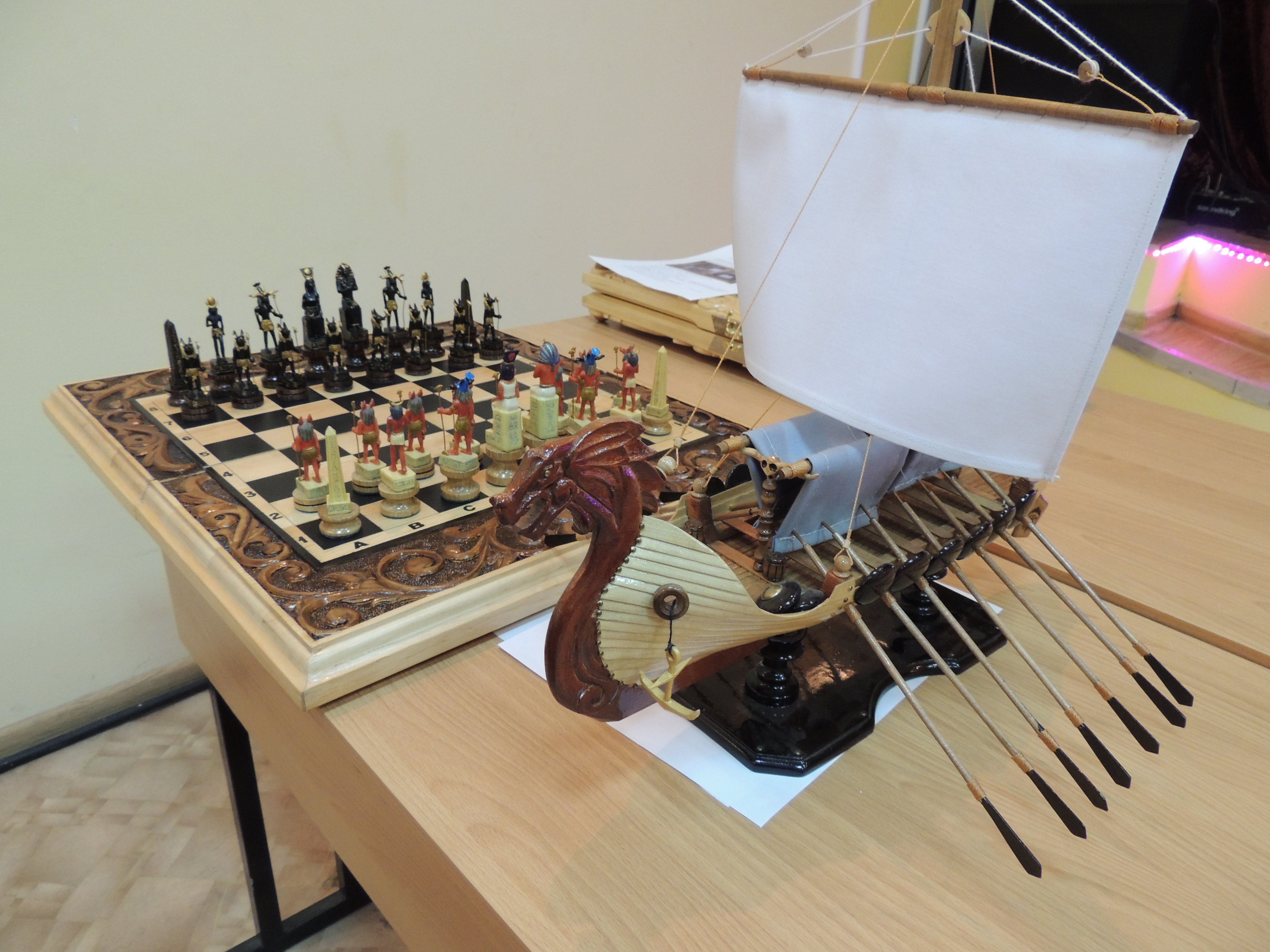 Брянские заключённые изготовили шахматы “из египетских богов”