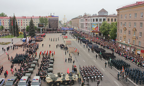 В День Победы в Брянске прошли парадные расчеты и Парад поколений