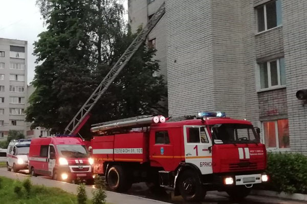 В Брянске горела квартира в многоэтажке