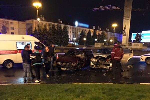 В центре Брянска ночью произошла жуткая авария