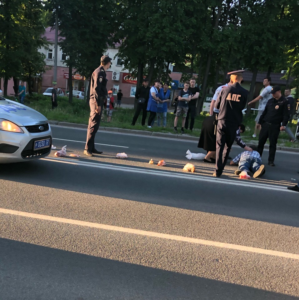 В Брянске под колёса машины попал пешеход