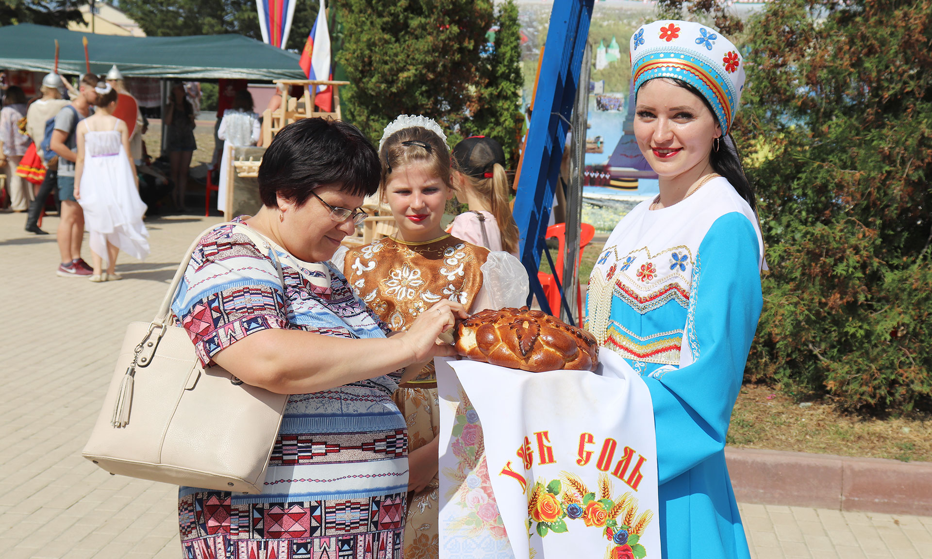 В Брянске Погарский район встречал гостей хлебом-солью