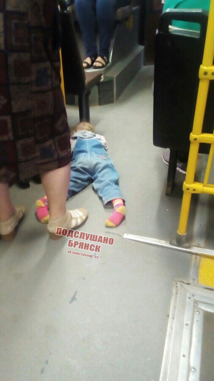 В Брянске ребёнок заснул в неожиданном месте
